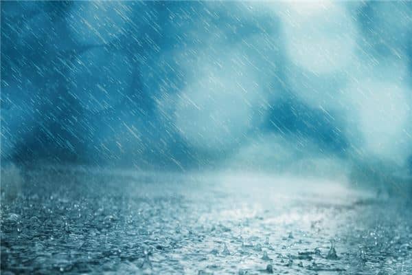 女人梦见倾盆大雨是什么意思
