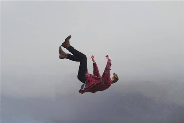 梦到了人从高空坠落是好事还是坏事