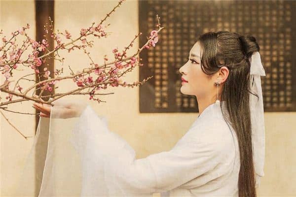 梦到白衣服的人是凶兆还是吉兆
