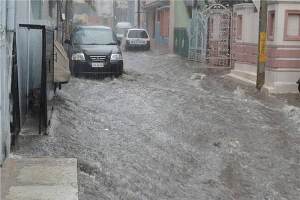 梦见下大雨，发大水是什么意思