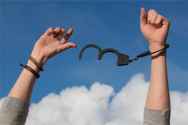 梦到合伙人被抓是什么启示