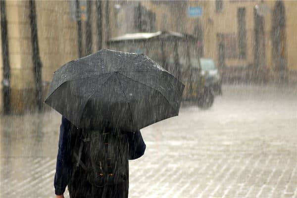 梦到下雨成河有什么含义