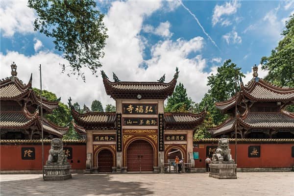 梦见进入寺庙有什么寓意吗？