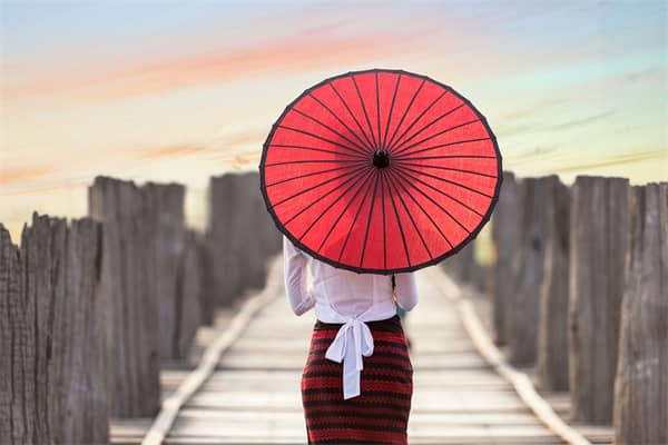 梦到给别人打伞是凶兆还是吉兆