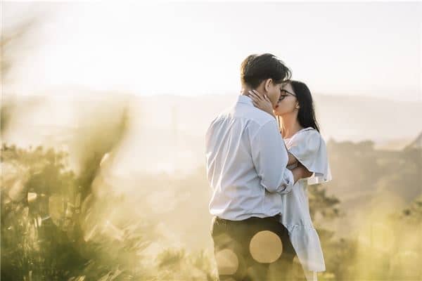 梦到被女人吻是凶兆还是吉兆