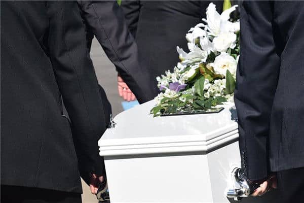 梦到很多人抬棺材是什么意思