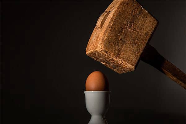 梦见被砸到预示什么