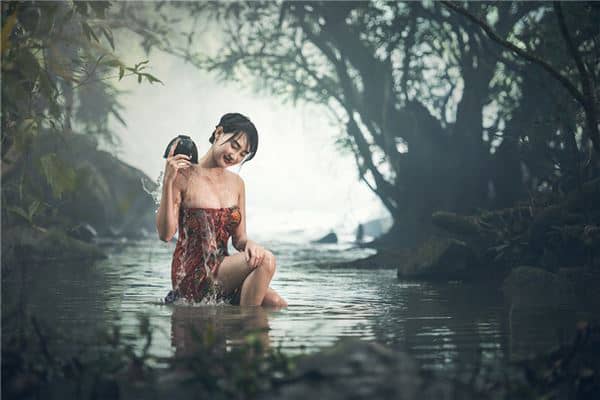 梦到了女人裸体洗澡是啥意思