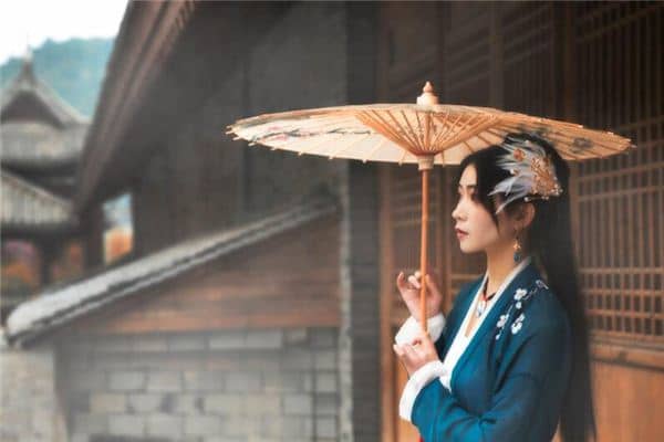 梦到浅蓝上衣啥意思