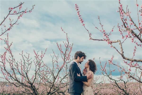 梦见和老婆的朋友做爱是什么兆头