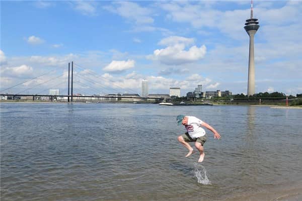 梦到了掉入河中预示着什么