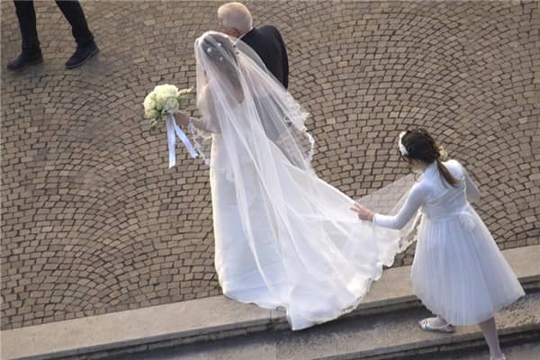 梦到已婚女人结婚是什么预兆？