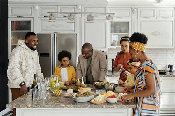 梦见跟死人吃饭是什么意思？