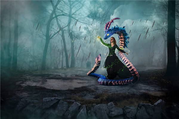 梦到女人蛇缠自己衣服预示什么