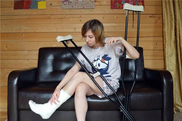 梦到了自己腿骨折是咋回事