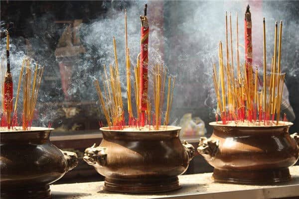 梦见寺庙上香会怎么样
