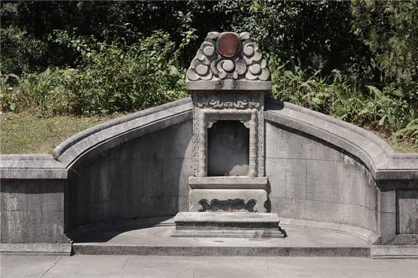 梦到孤坟意味着什么