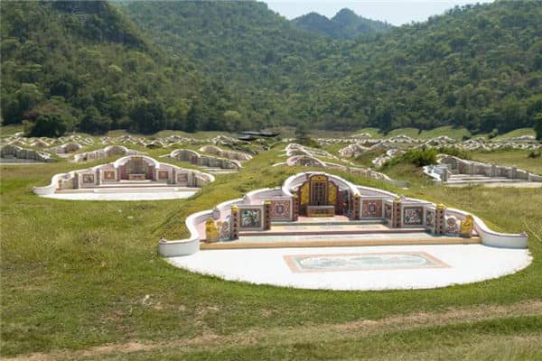 梦到建墓地是啥意思